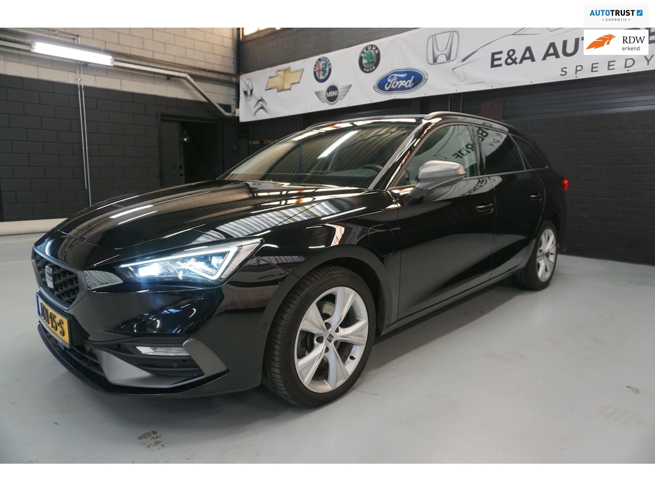 SEAT Leon Sportstourer - 1.4 TSI eHybrid PHEV FR Business Intense VOLLEDIG DEALER ONDERHOUDEN - AutoWereld.nl