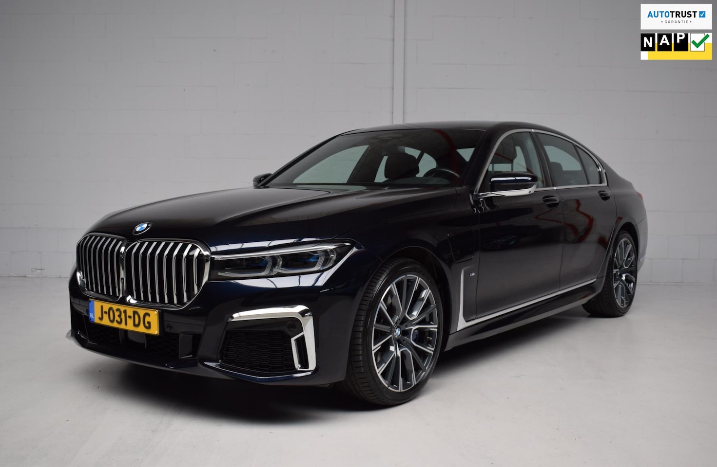 BMW 7-serie - 745e High Executive M-SPORT ORG.NED / CARBON-ZWART / NAP / LUCHTVERING / ACHTERASBESTURING - AutoWereld.nl