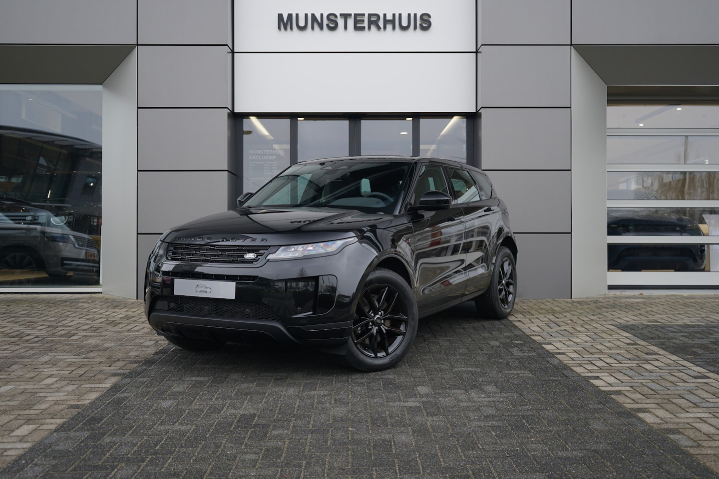 Land Rover Range Rover Evoque - 1.5 P270e PHEV AWD Business Edition | Schuif Kantel Dak | Black Pack | Stoel Verwarming | - AutoWereld.nl