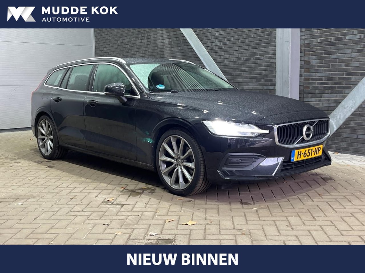 Volvo V60 - T4 Momentum Pro | Leder | Stoel+Stuurverwarming | Camera | 19 Inch | Apple Carplay - AutoWereld.nl