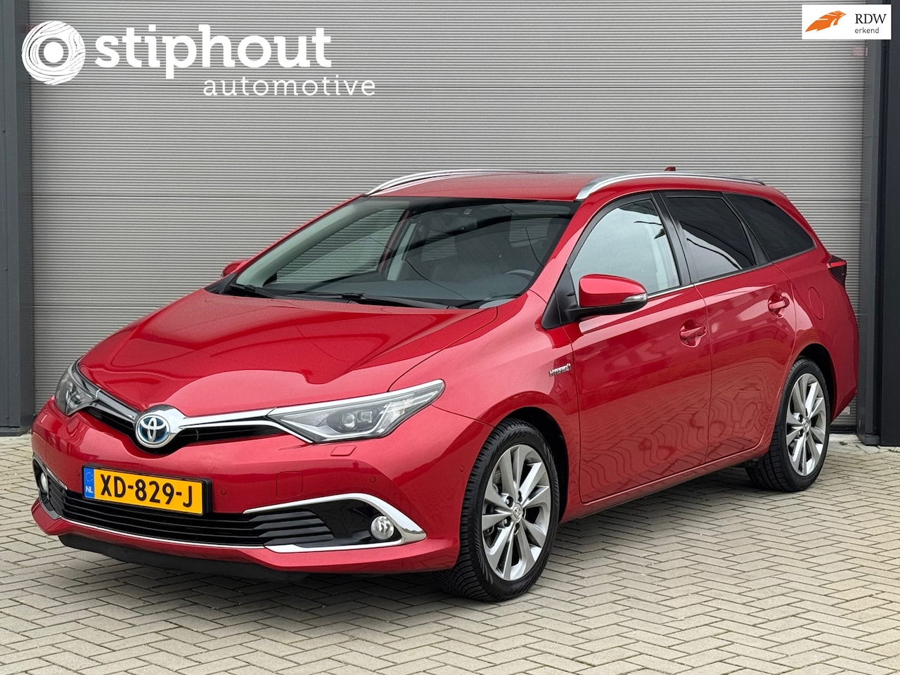 Toyota Auris Touring Sports - 1.8 Hybrid Executive | VOLLEDIG DEALER ONDERHOUDEN - AutoWereld.nl