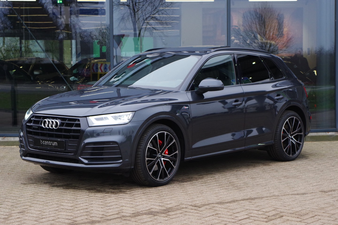 Audi Q5 - 55 TFSI 367 PK e Quattro Competition S-Line PHEV, Luchtvering, Panoramadak, Camera - AutoWereld.nl