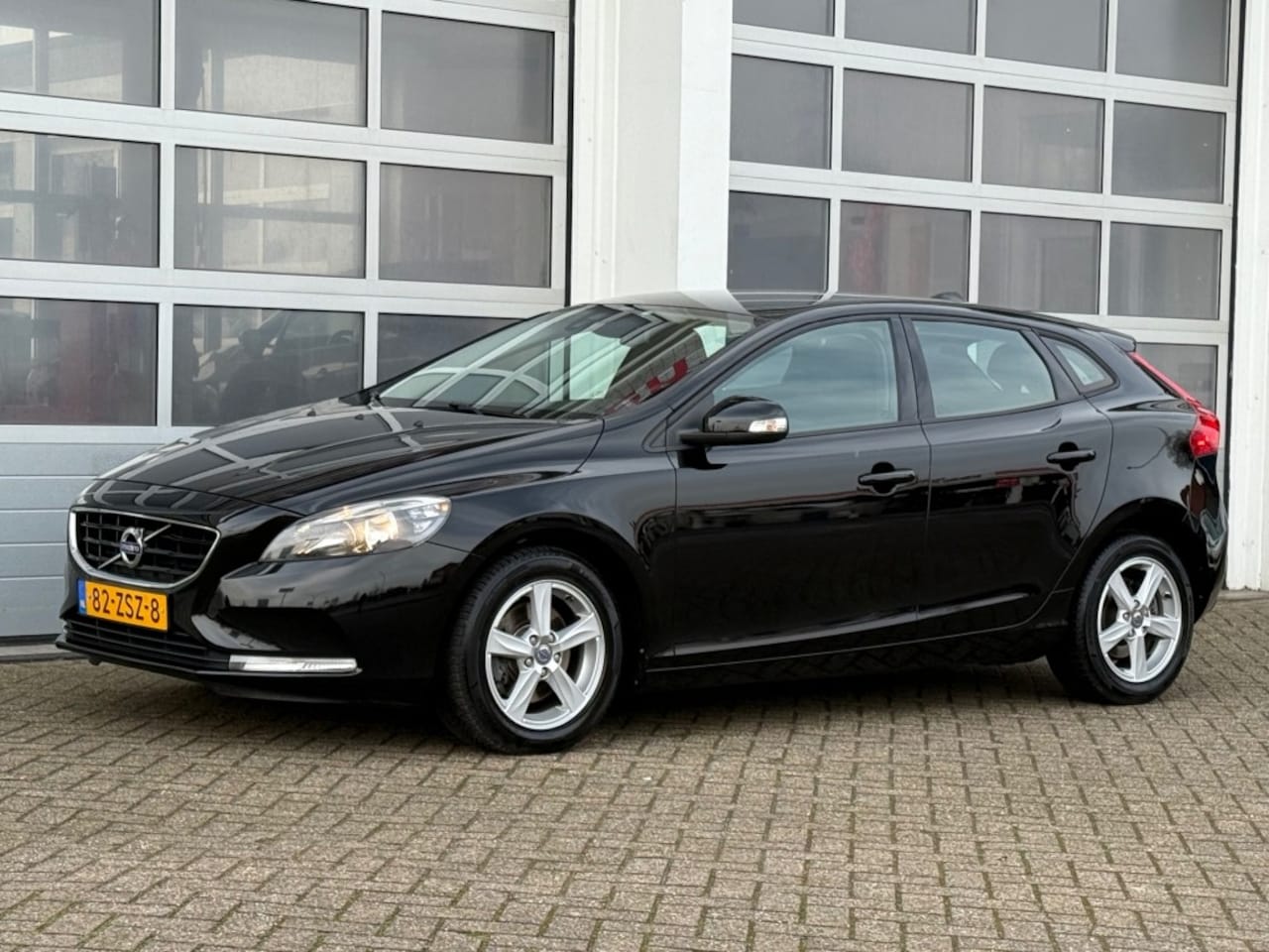Volvo V40 - 1.6 T3 150PK Navi Cruise Camera Db-riem vv! - AutoWereld.nl
