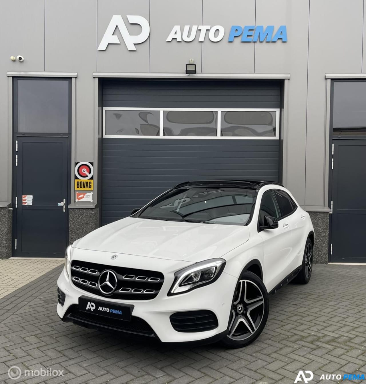 Mercedes-Benz GLA-Klasse - Mercedes-Benz GLA-Klasse 180 AMG Line Pano Camera - AutoWereld.nl