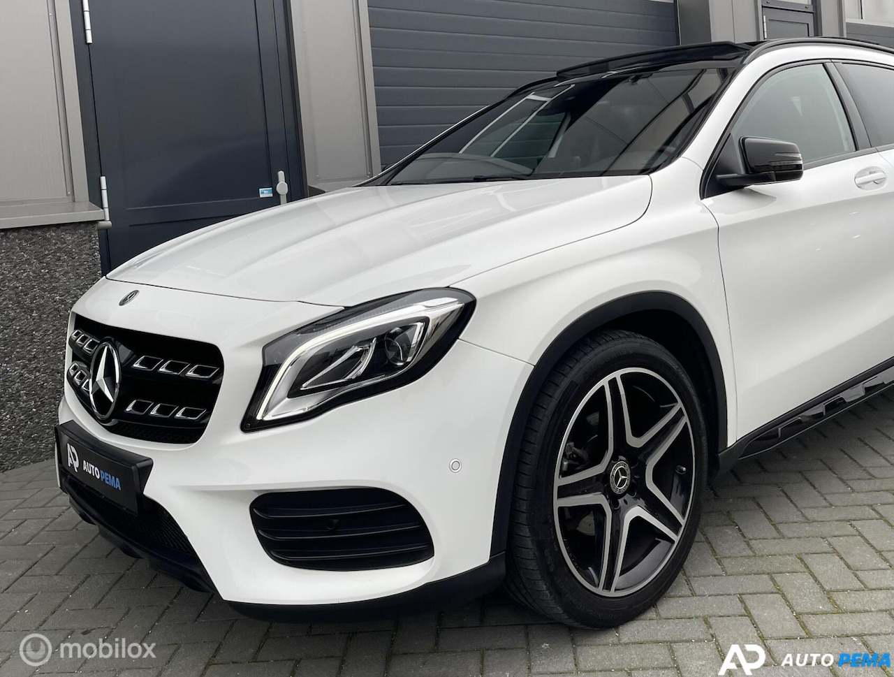 Mercedes-Benz GLA-Klasse - Mercedes-Benz GLA-Klasse 180 AMG Line Pano Camera - AutoWereld.nl