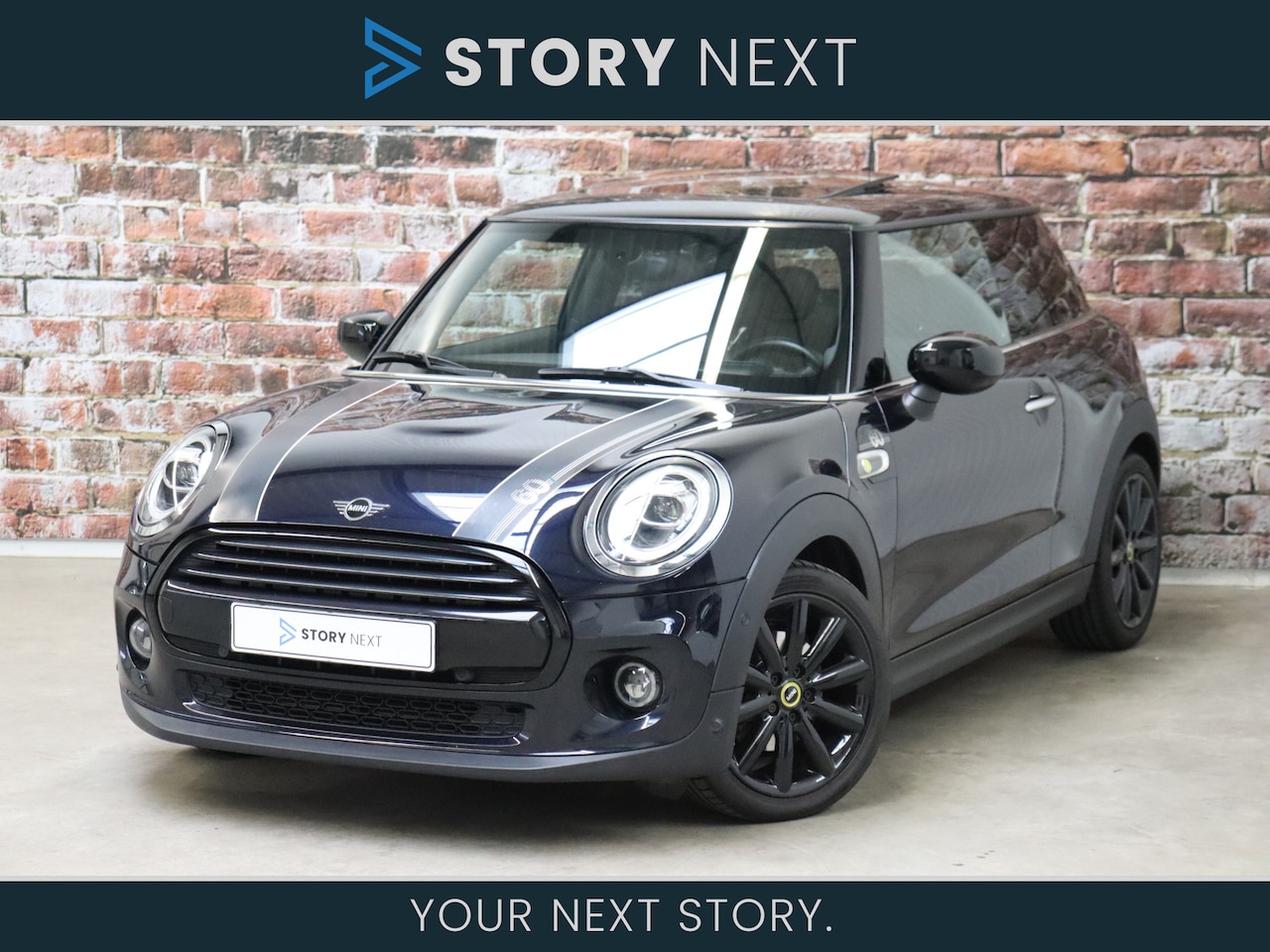 MINI Cooper - Hatchback 60 Years Edition Automaat 3 deurs / Panoramadak / Leder / Navigatiesysteem Plus - AutoWereld.nl