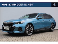 BMW 5-serie Touring - 530e M Sport Automaat / Panoramadak / Trekhaak / Bowers & Wilkins / Adaptief onderstel pro