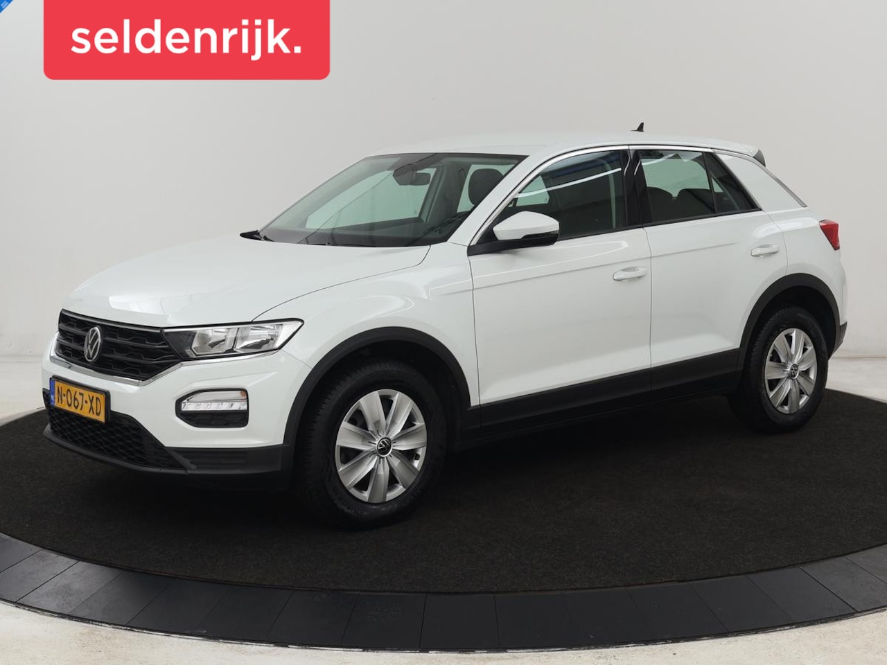 Volkswagen T-Roc - 1.0 TSI | Adaptive cruise | Carplay | Airco | DAB | Bluetooth - AutoWereld.nl