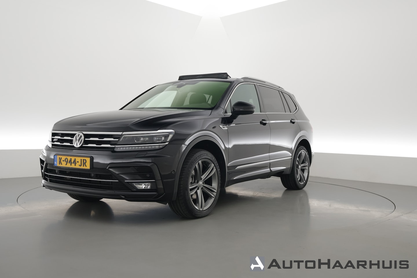 Volkswagen Tiguan Allspace - 1.5 TSI Highline R-Line 7p. DSG | Pano | Digi. Dashboard | Elek. Trekhaak | Adapt. Cruise - AutoWereld.nl