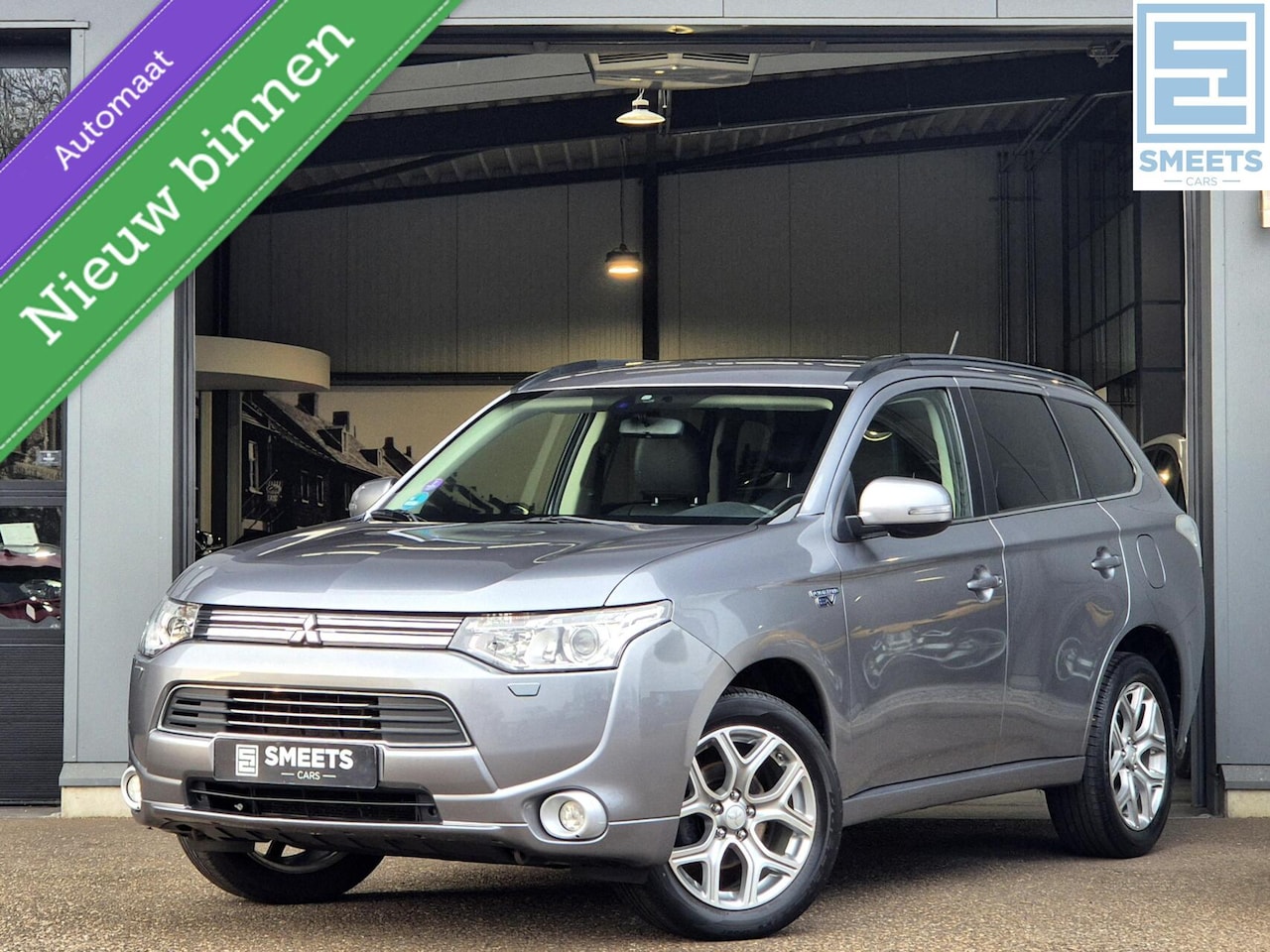 Mitsubishi Outlander - 2.0 PHEV Instyle Automaat |Leer|Nav|Trekh. - AutoWereld.nl