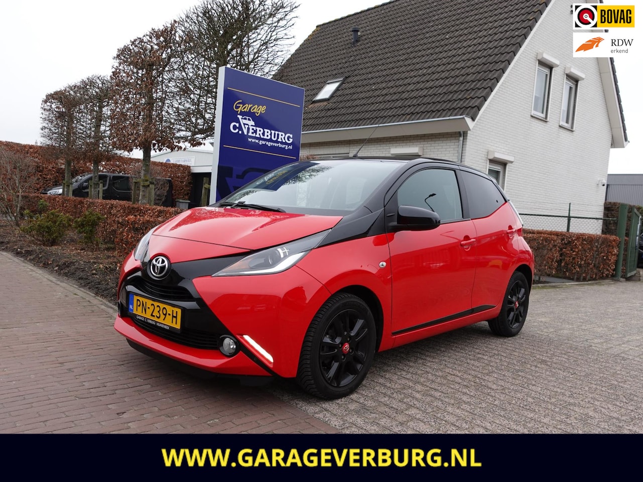 Toyota Aygo - 1.0 VVT-i X-Cite / Bi-tone (Navi,Achteruitcamera,Cruise,Lm Velgen) - AutoWereld.nl