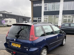 Peugeot 206 SW - 1.4 Air-line 2 Airco, Leder Keurig nette en goed rijdende Stationwagen. Prijs is inclusief
