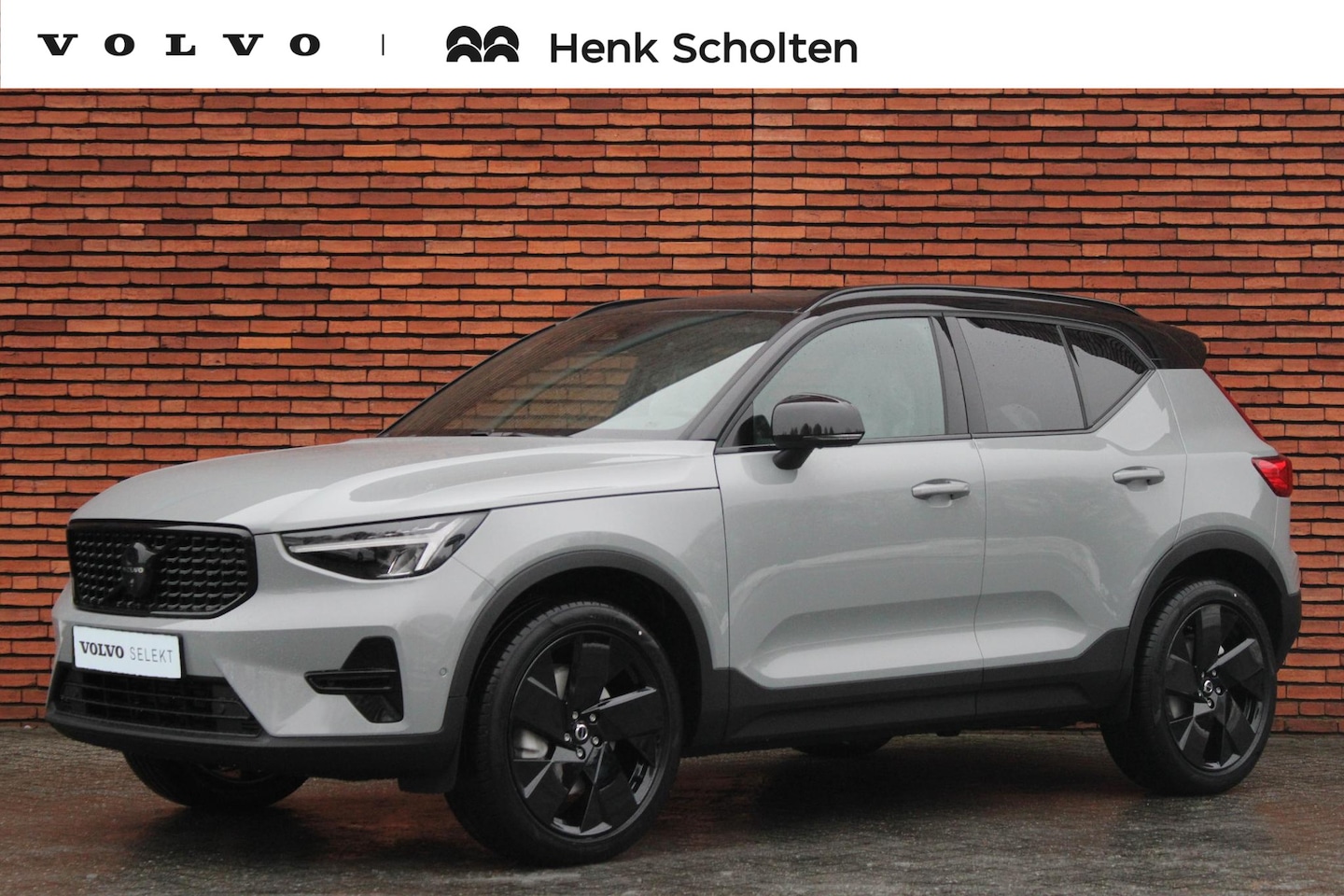Volvo XC40 - B4 Plus Black Edition | Panoramisch schuif-/kanteldak | Elektrisch verstelbare voorstoelen - AutoWereld.nl