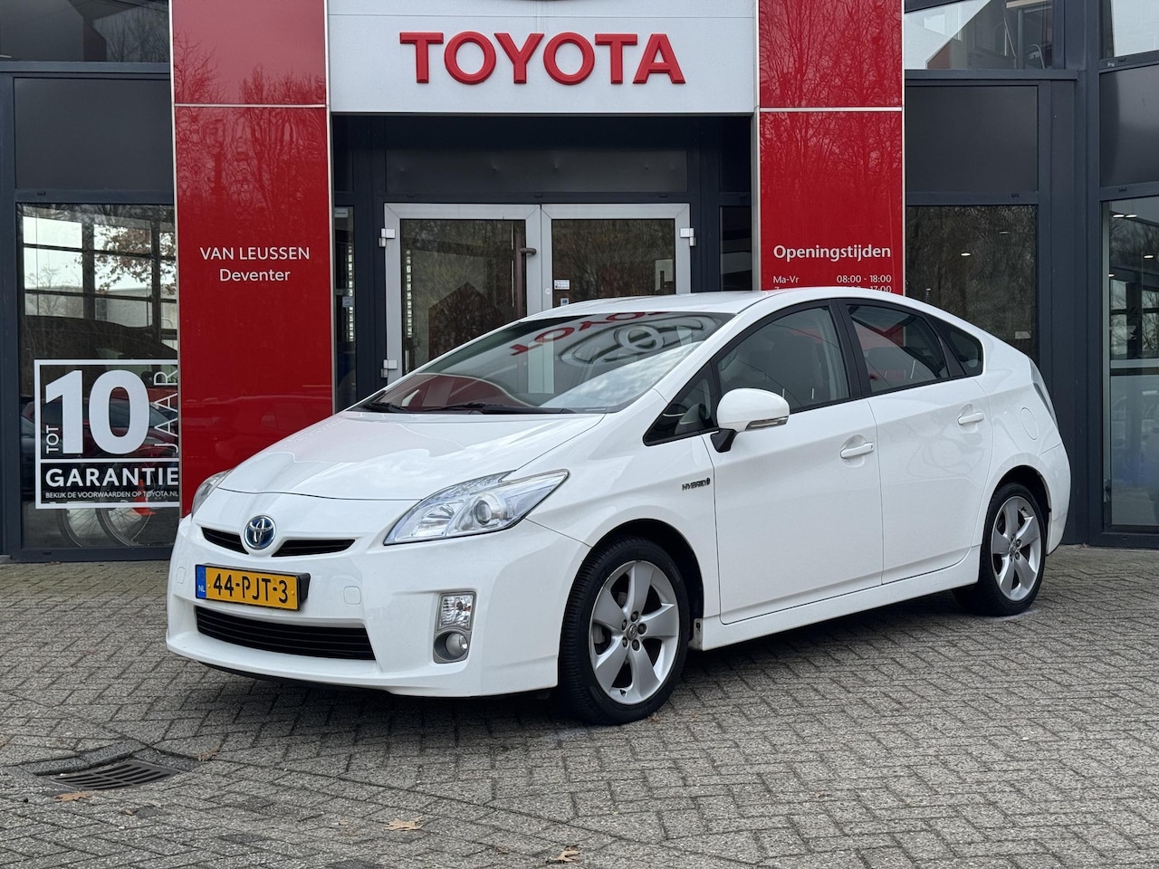 Toyota Prius - 1.8 Comfort CLIMA PARKEERSENSOR HEAD UP DISPLAY DEALER ONDERHOUDEN - AutoWereld.nl