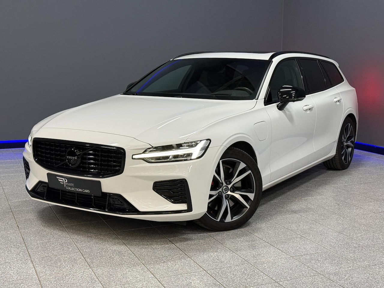 Volvo V60 - 2.0 T6 Recharge AWD R-Design 360|Trekhaak|H/K|HeadUp|Pano - AutoWereld.nl