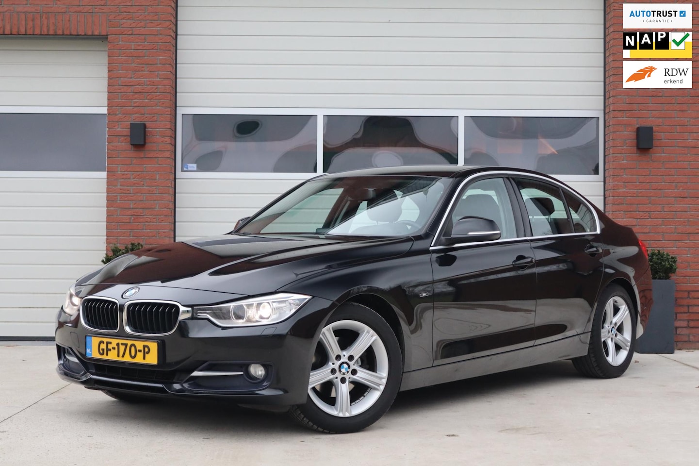 BMW 3-serie - 320i 170pk EfficientDynamics Sport Edition Executive - Climate control - PDC - Sportstoele - AutoWereld.nl
