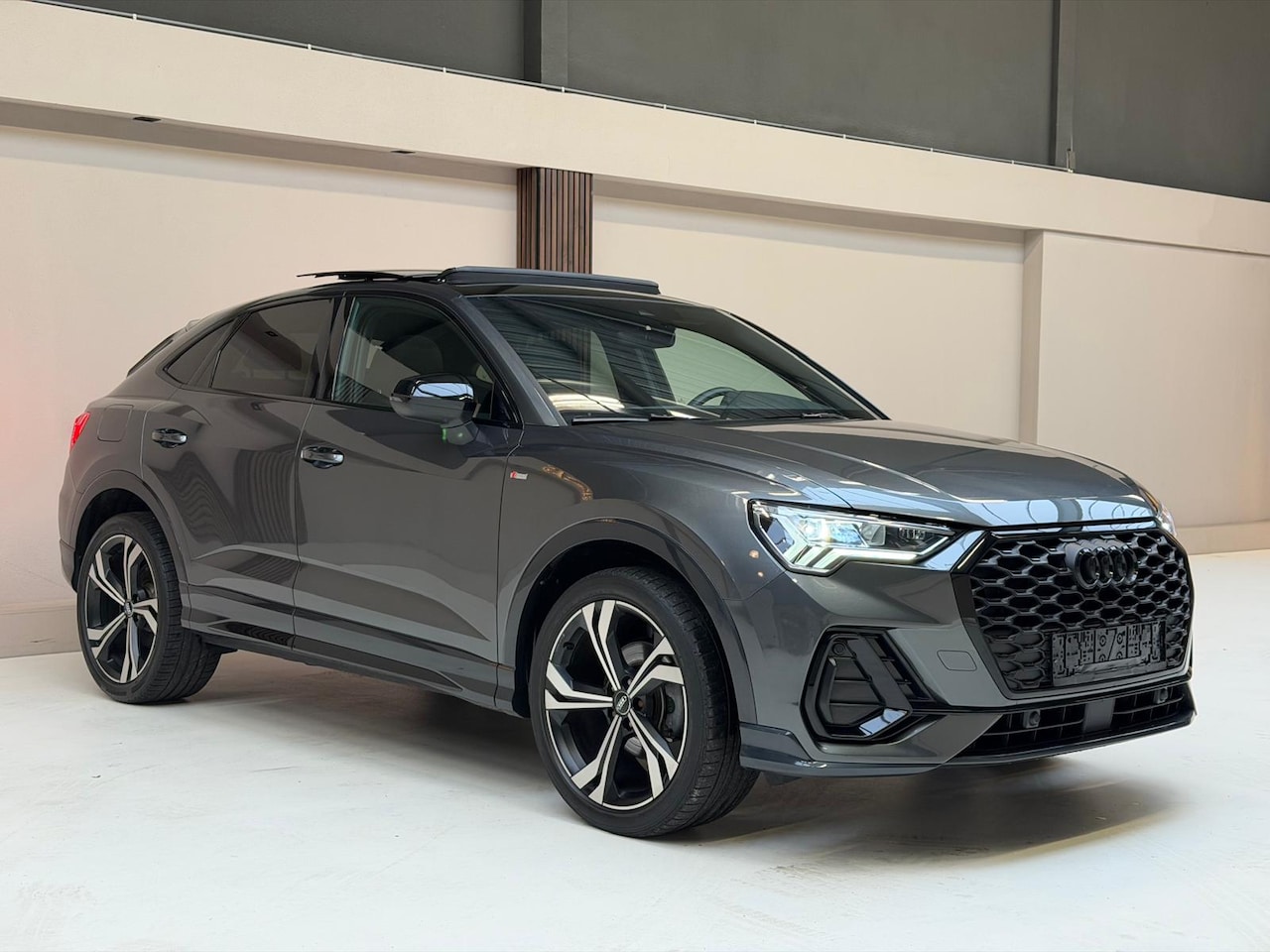 Audi Q3 Sportback - 35 TFSI S Edition Pano|Camera|Sfeerverlichting|Matrix| - AutoWereld.nl