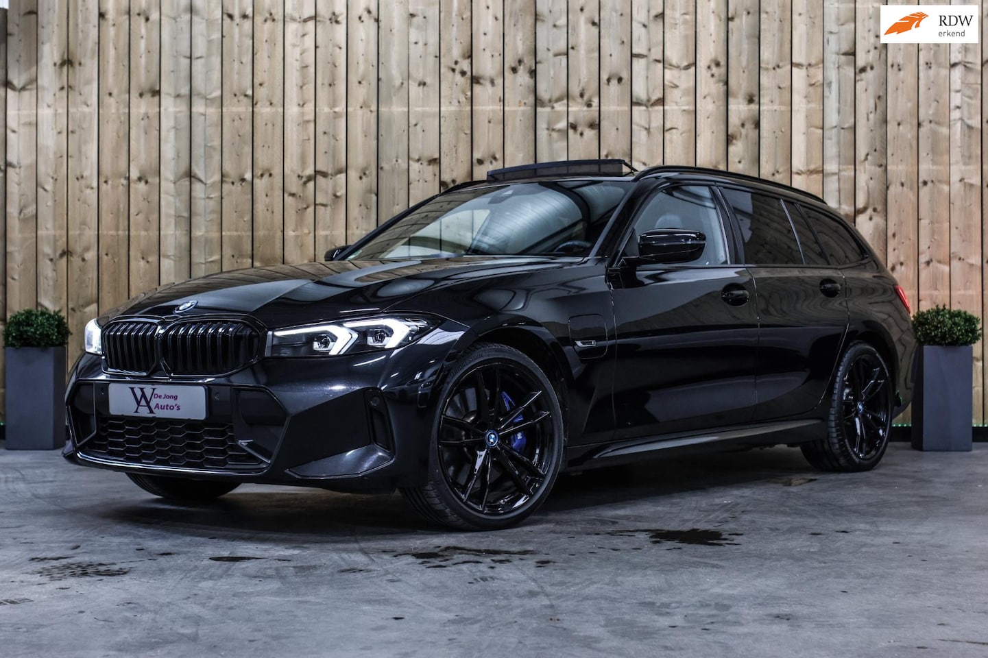 BMW 3-serie Touring - 330e xDrive M-Sport *Pano*H/K*Camera*Comforttoegang* - AutoWereld.nl
