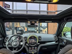 MINI Countryman - Cooper S E ALL4 John Cooper Works 220pk/Leer/Memory/Hk/Camera/Pano/Btw