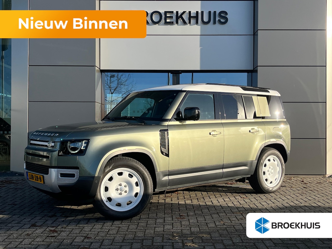 Land Rover Defender 110 - P300e 110 X-Dynamic SE | Pano | Afn trekhaak | Cold Climate | Koelbox | 20 Inch | Premium - AutoWereld.nl