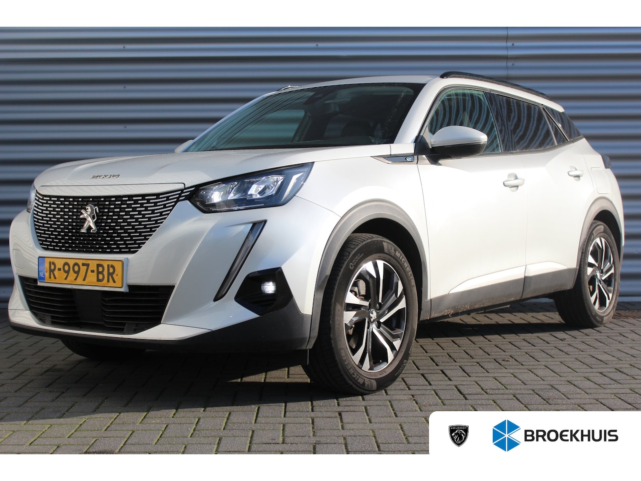 Peugeot e-2008 - EV 136PK ALLURE PACK AUTOMAAT / NAVI / LEDER / CLIMA / LED / PDC / 17" LMV / CAMERA / KEYL - AutoWereld.nl