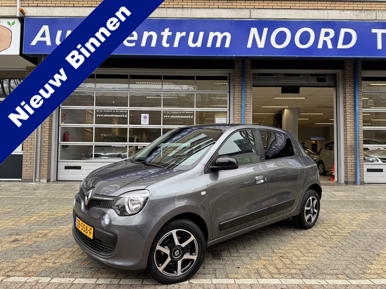 Renault Twingo - 1.0 SCe Limited 86945KM! NAP | Airco | Parkeersensoren | Bluetooth | Lichtmetalen Velgen | - AutoWereld.nl