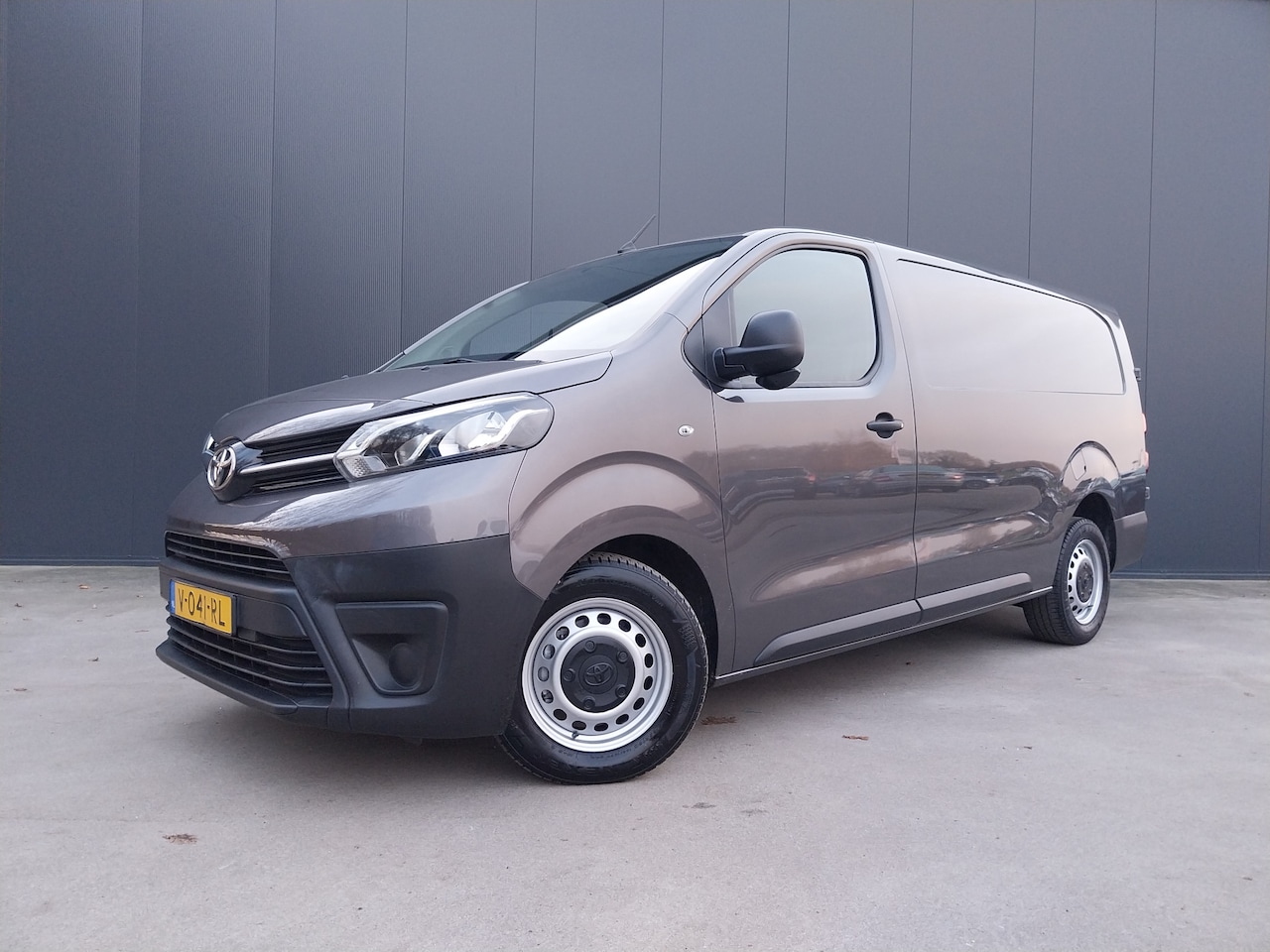 Toyota ProAce Worker - 2.0 D-4D 123 PK Cool Comfort Long 3 ZITS CAMERA HALF LEER CRUISE AIRCO TREKHAAK - AutoWereld.nl