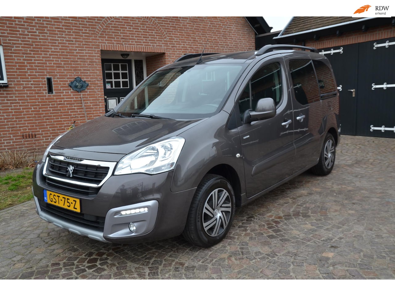 Peugeot Partner Tepee - 1.2 PureTech Active - Airco - Navigatie - Cruise control - Parkeersensoren - Trekhaak - Da - AutoWereld.nl