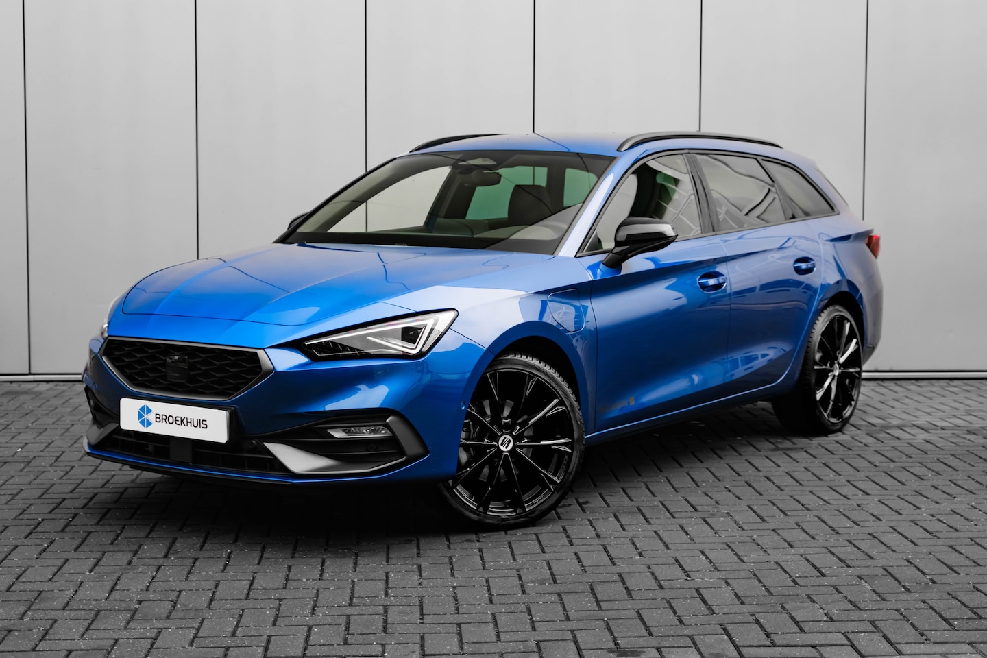 SEAT Leon Sportstourer - 1.5 TSI e-Hybrid FR Business | Achterspoiler | Achteruitrijcamera | Airco (automatisch) - AutoWereld.nl