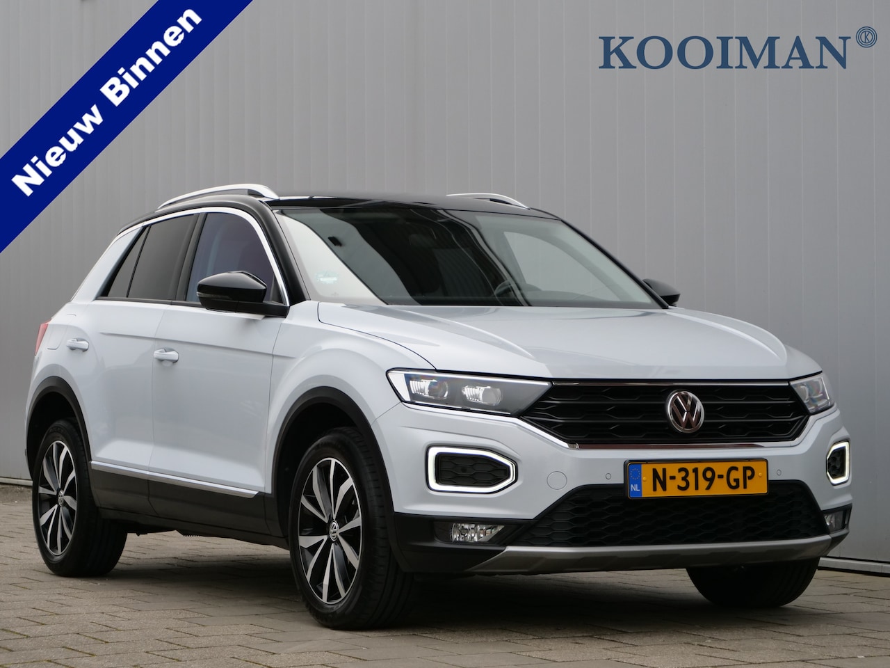 Volkswagen T-Roc - 1.5 TSI Sport Business R 150 Pk Navigatie / Camera / PDC / Apple Carplay - AutoWereld.nl
