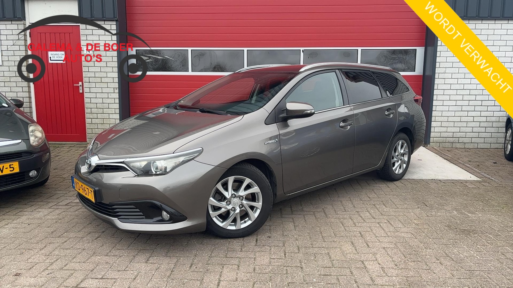 Toyota Auris - 1.8 Hybrid Trend PANORAMADAK / CAMERA / NAVI / CLIMA / CRUISE / BLUETOOTH / DAB+ / NL-AUTO - AutoWereld.nl