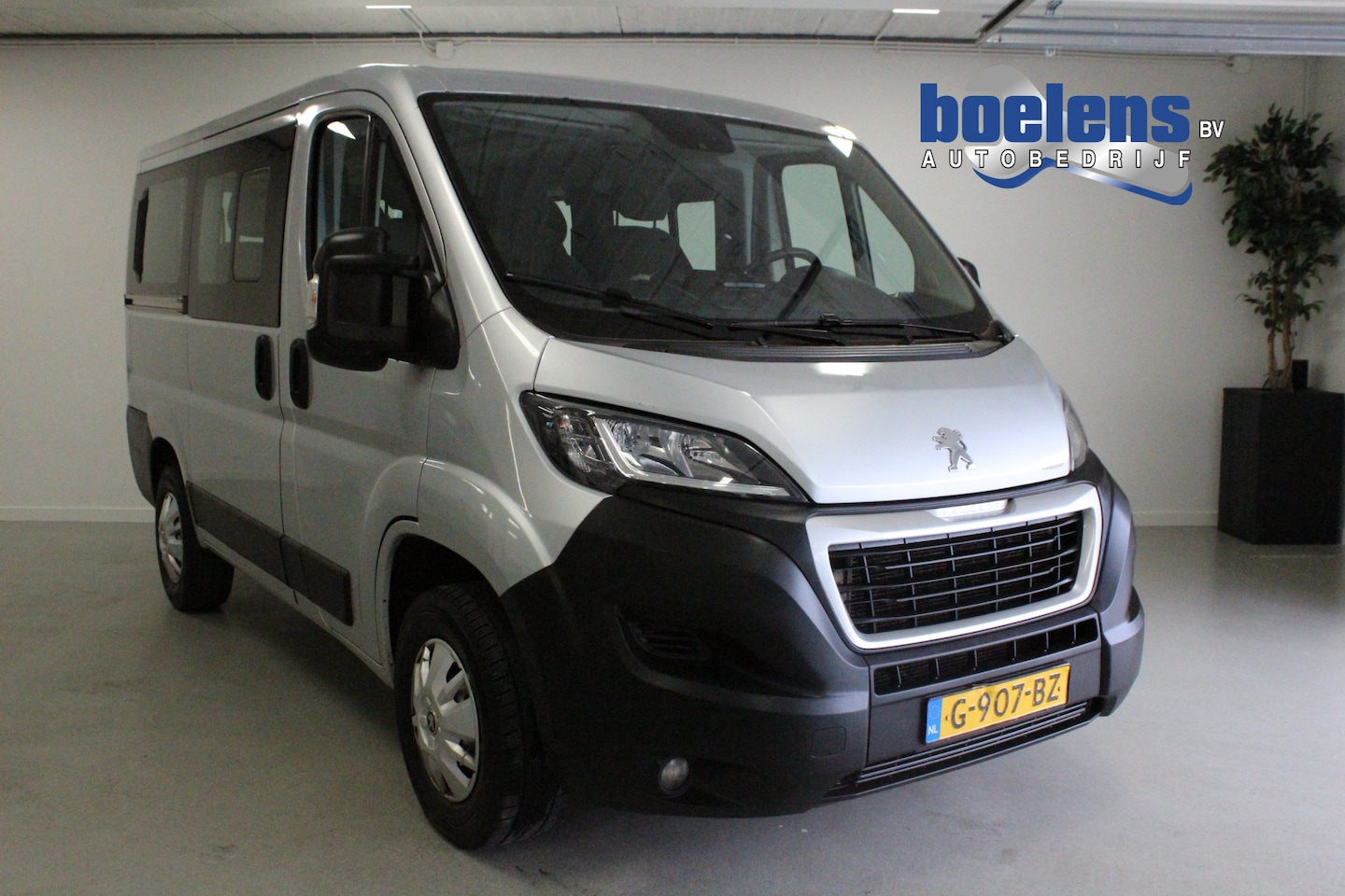 Peugeot Boxer - 330 2.2 BlueHDI L1H1 Premium Pack | INCL-BTW | STANDKACHEL | DAB-RADIO | CRUISE | PDC-A | - AutoWereld.nl