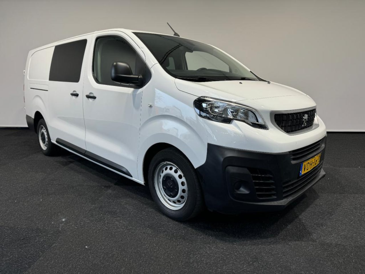 Peugeot Expert - DC 180 PK automaat 6 persoons cabine automaat Apk 2026 - AutoWereld.nl