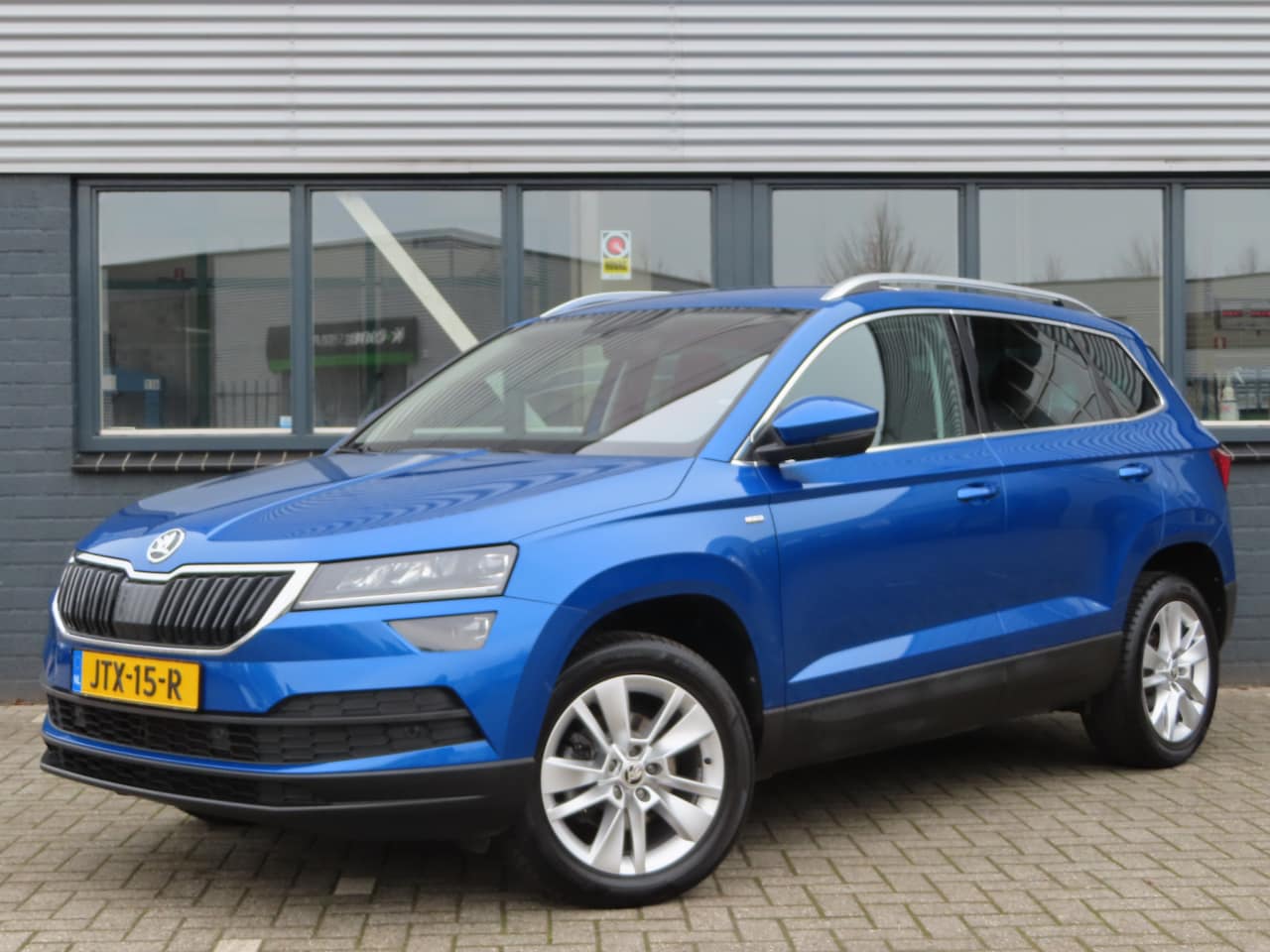 Skoda Karoq - 1.5 TSI ACT Clever | stuurwiel verwarmd | verwarmbare voorruit | navi | camera - AutoWereld.nl