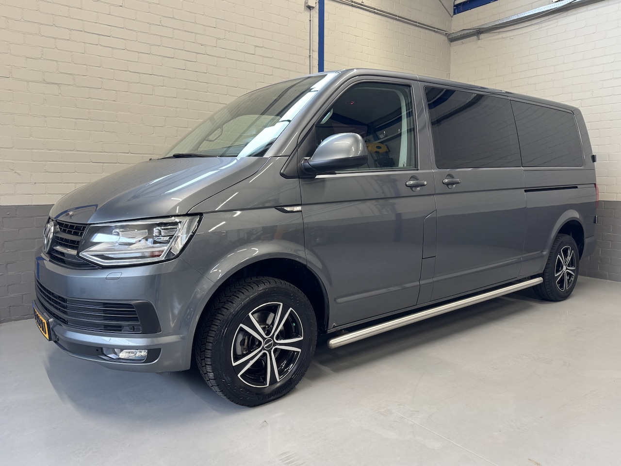 Volkswagen Transporter - 2.0 TDI L2H1 DC Highline 2.0 TDI L2H1 DC Highline - AutoWereld.nl