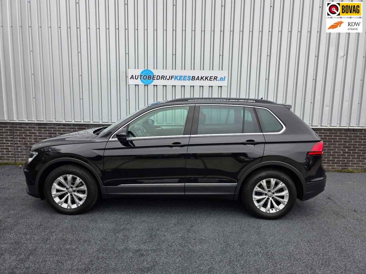 Volkswagen Tiguan - 1.5 TSI ACT Comfortline / Trekhaak / Carplay / Massagestoel! - AutoWereld.nl