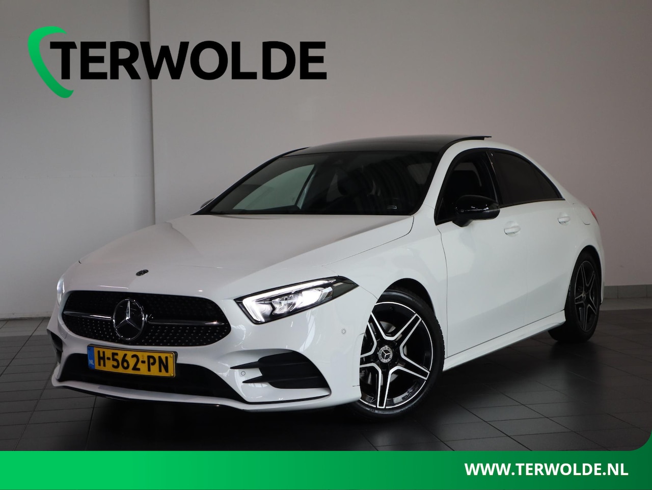 Mercedes-Benz A-klasse - 200 Business Solution AMG | Panoramadak | Night Pakket | Trekhaak | - AutoWereld.nl