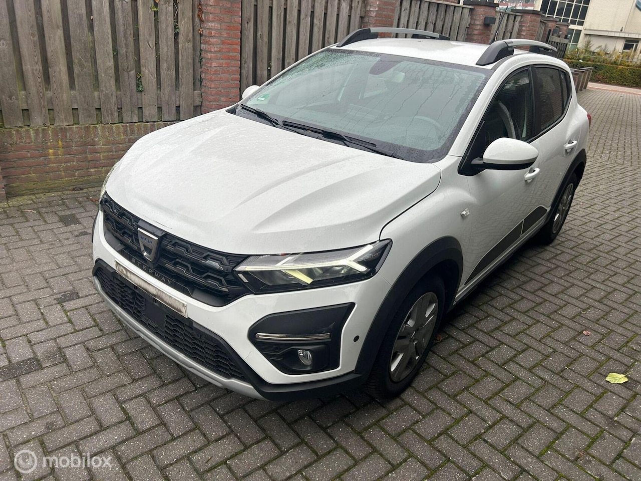 Dacia Sandero Stepway - 1.0 met lichte rijdbare schade - AutoWereld.nl