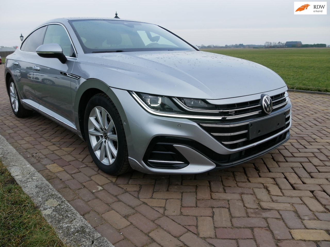 Volkswagen Arteon - 2.0 TDI R-Line Business+ PANO ** 19999 NETTO ** - AutoWereld.nl