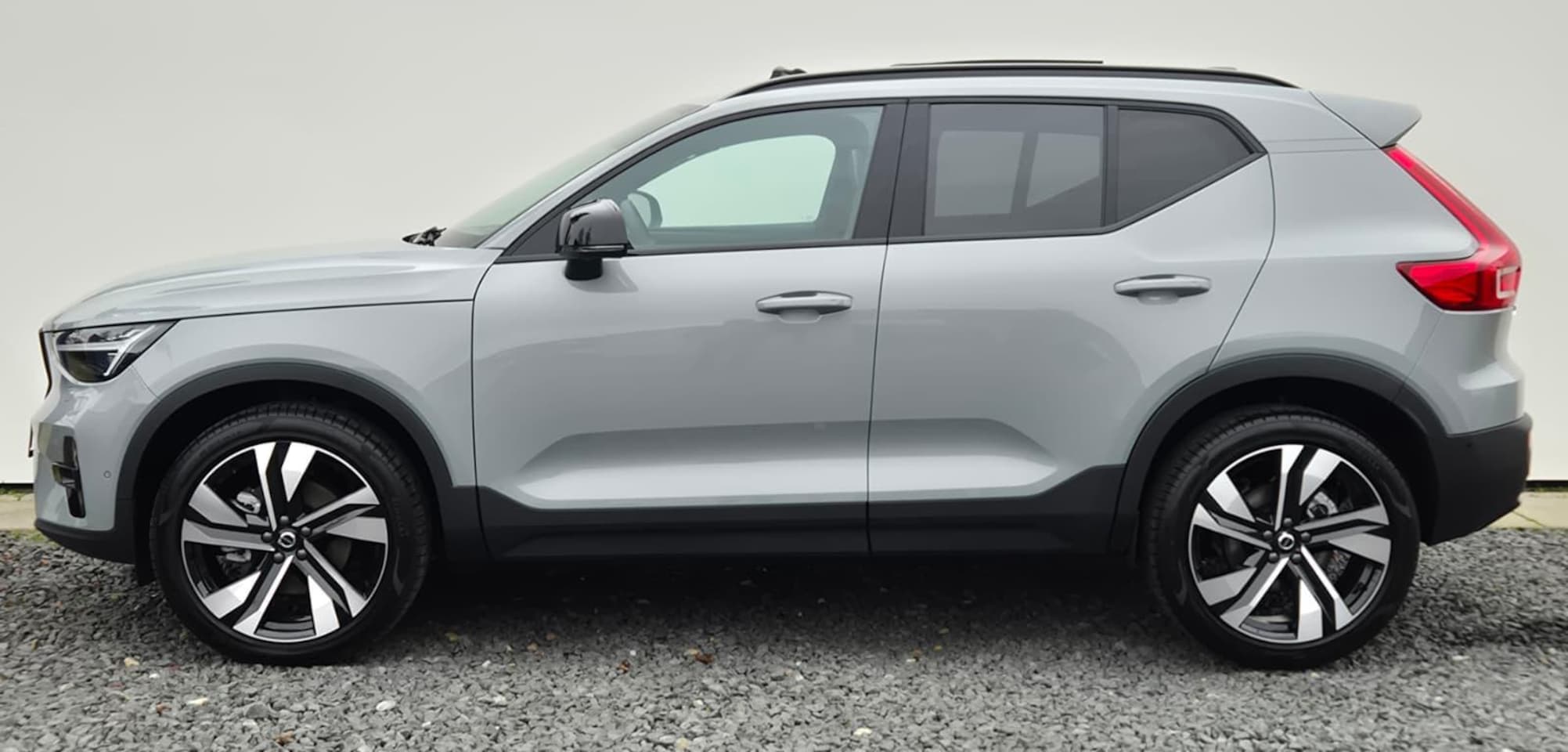 Volvo XC40 - 2.0 B3 Ultra Dark MY 2026 - 20” Wielen - Panoramadak - Lighting – Harman Kardon Audio - Ha - AutoWereld.nl