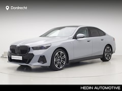 BMW 5-serie - 520i M-Sport Pro | Panorama | Harman Kardon |Stoelventilatie | Driving Assistant Professio