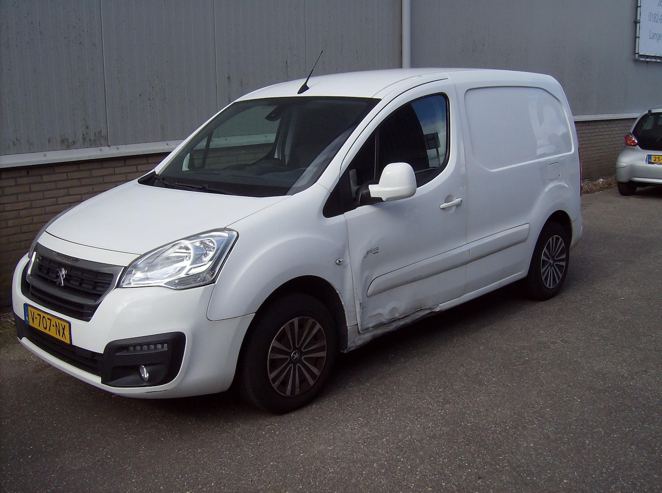 Peugeot Partner - 1.6 HDI 55KW Rijdbare schade !!! - AutoWereld.nl