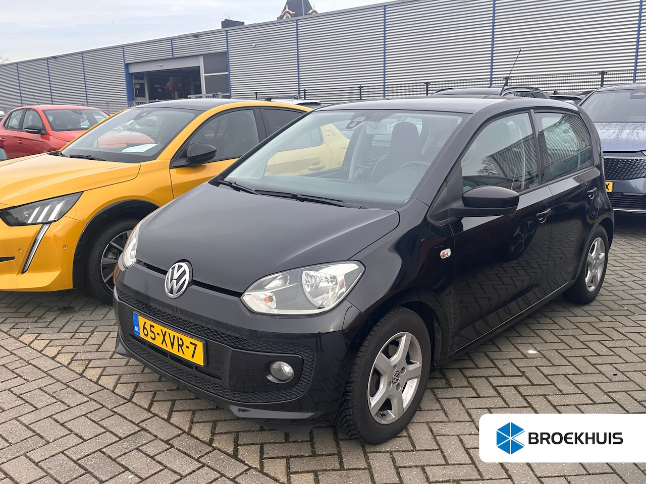 Volkswagen Up! - 1.0 high BlueMotion Leder!! | Stoelverwarming | Zomer/Winterset | Airco | 5-Deurs | Sport - AutoWereld.nl