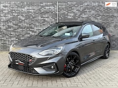 Ford Focus Wagon - 2.3 EcoBoost ST-3 Pano|Head-up|B&O|Launch Control|ACC|Camera|Carplay|Blis|Elekt Stoelen|Vi
