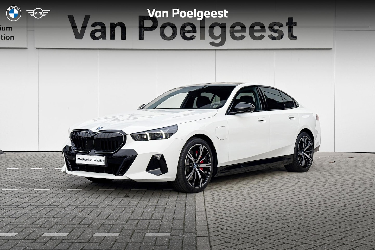 BMW 5-serie - Sedan 550e xDrive | M Sport | Driving Assistant Professional | stuur verwarmd - AutoWereld.nl