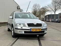 Skoda Octavia Combi - 1.6 Elegance Xenon/Clima/Cruise/PDC