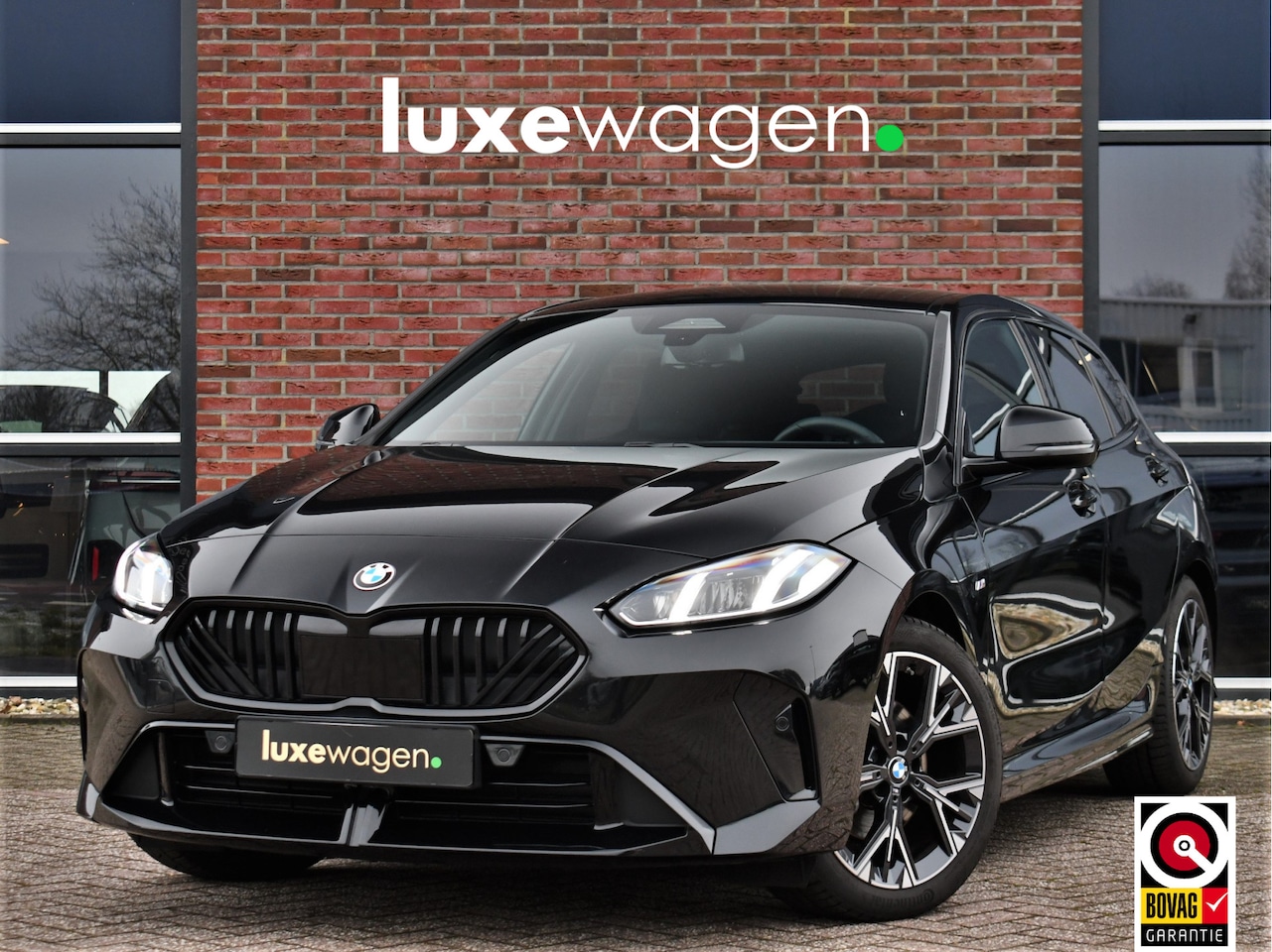 BMW 1-serie - 120 M-Sport int+ext ACC DA-Plus Camera Shadowline 18inch - AutoWereld.nl