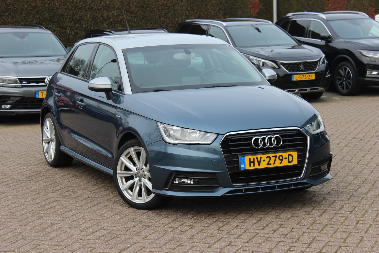Audi A1 Sportback - 1.0 TFSI Sport S-line / Trekhaak / Navigatie / Bluetooth / 17'' / Armsteun / Climate Contr - AutoWereld.nl