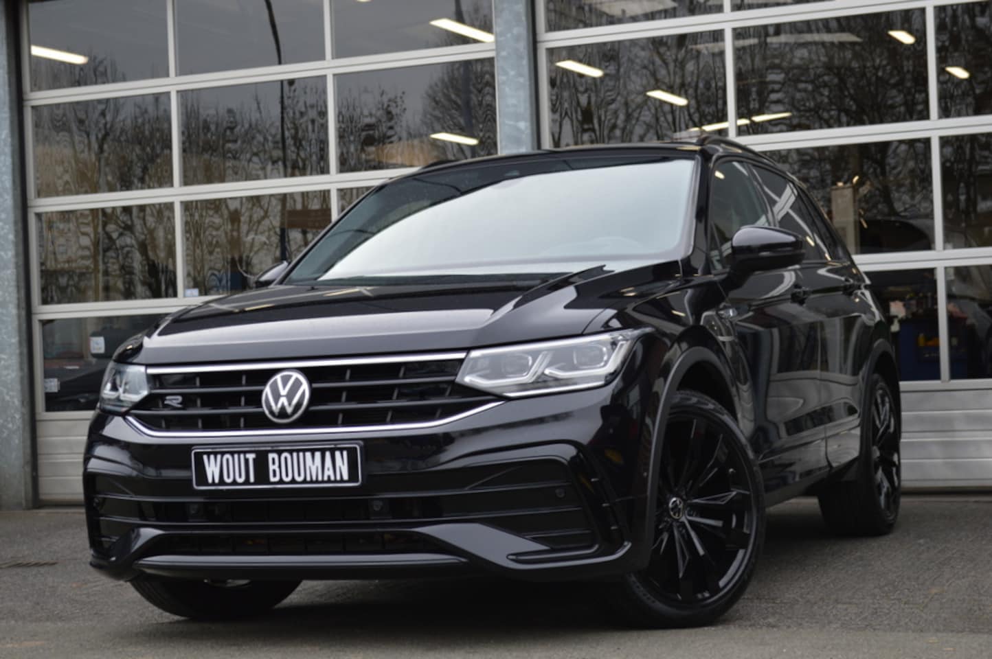 Volkswagen Tiguan - 1.5 TSI R-Line Led Leder Panorama Memory Virtual Acc Camera Trekh Pdc - AutoWereld.nl