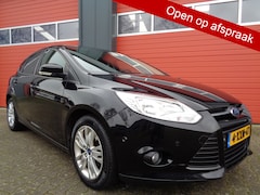 Ford Focus - 1.0 EcoBoost Titanium 126PK Clima Cruise LMV Navi Trekhaak NL-Auto Open-Dakje 141Dkm NAP